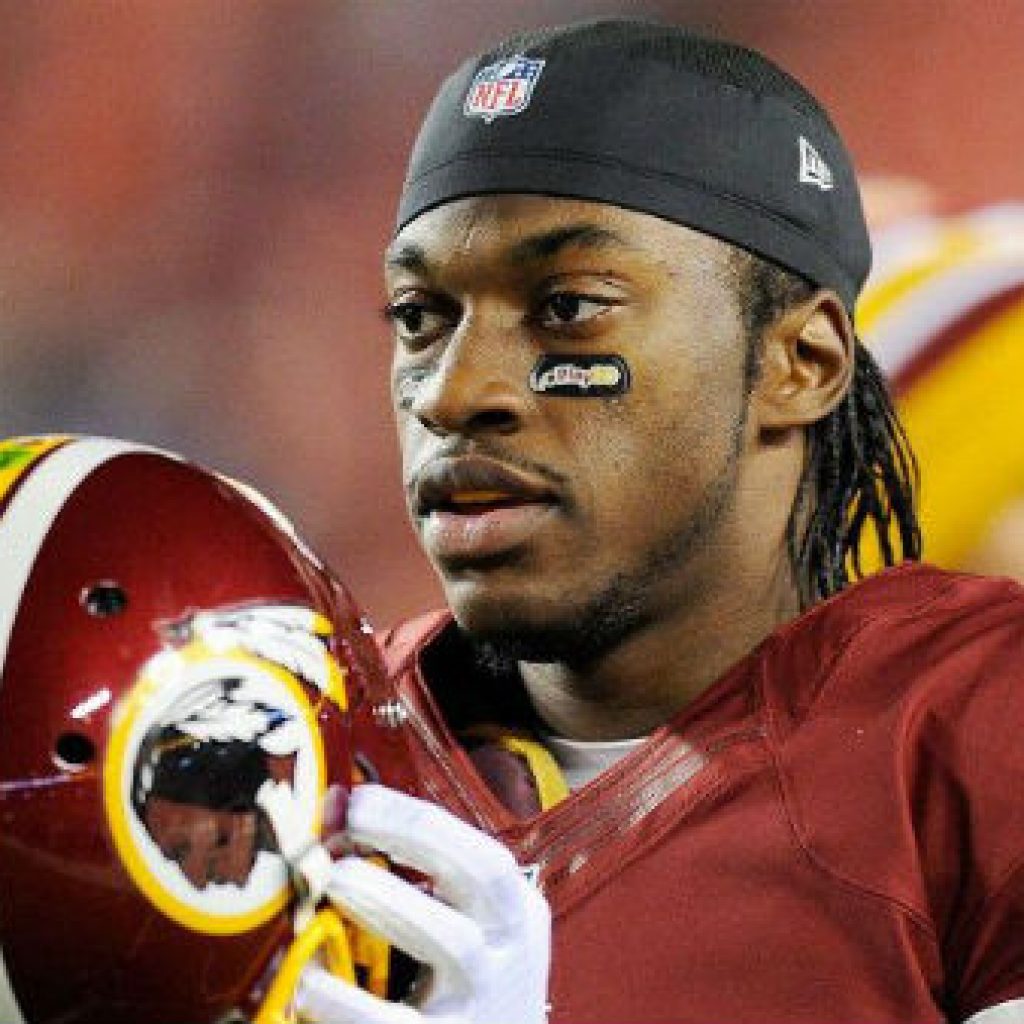 Redskins' Robert Griffin III has surgery on torn knee ligament - CBS News